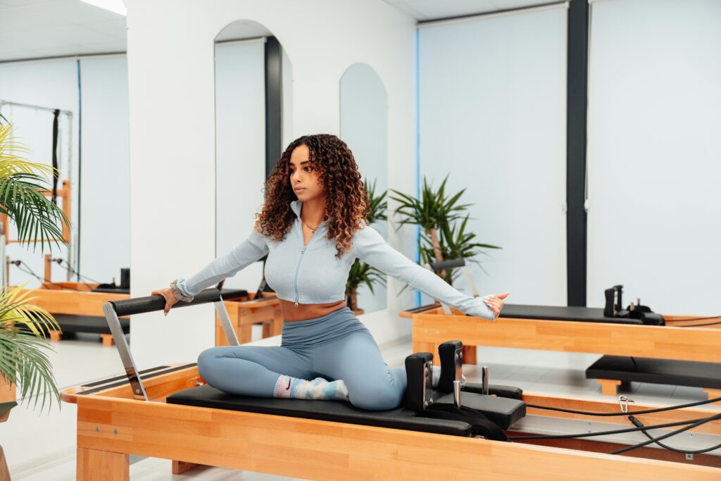Femme en train de faire un exercice de pilates