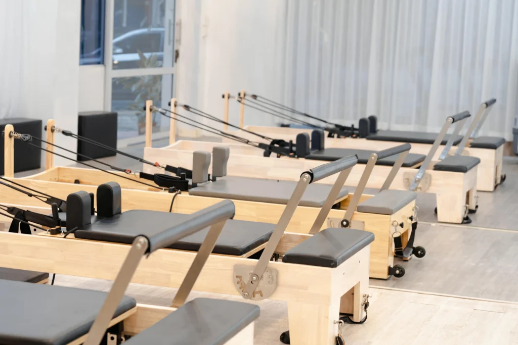 Matériel professionnel dans un studio de Pilates